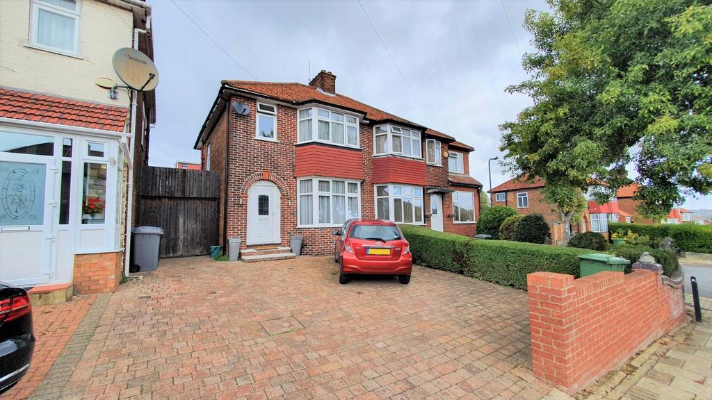 Ennerdale Drive, Kingsbury 3 bed semidetached house £629,950