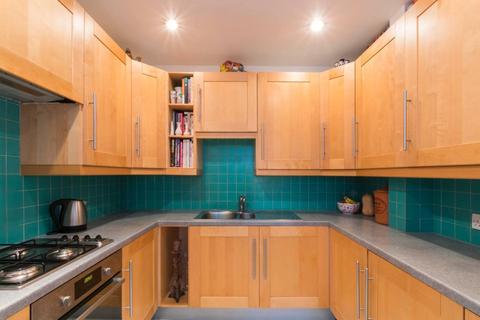 1 bedroom flat to rent - St Charles Square, London, W10