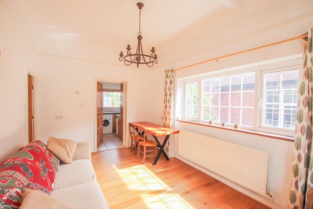 Ashurst Wood, West Sussex 1 bed detached house £750 pcm (£173 pw)