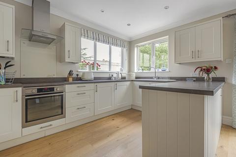 16 Thaxted Road, London, SE9 3PU