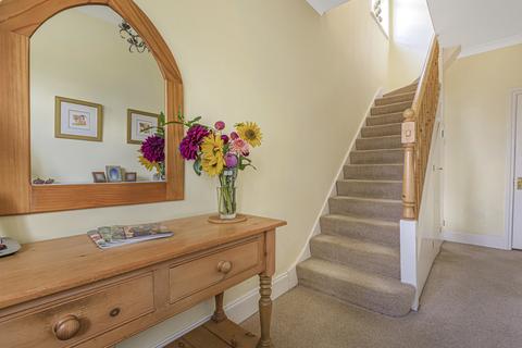 16 Thaxted Road, London, SE9 3PU