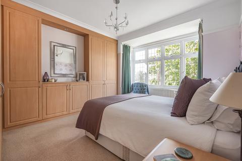 16 Thaxted Road, London, SE9 3PU