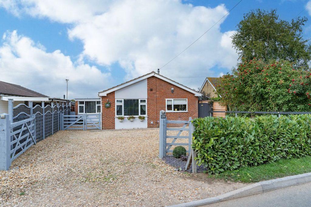 Roman Bank, Moulton Seas End, Spalding PE12 6LG 3 bed bungalow for sale