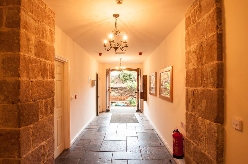 RossonWye Studio to rent £700 pcm (£162 pw)