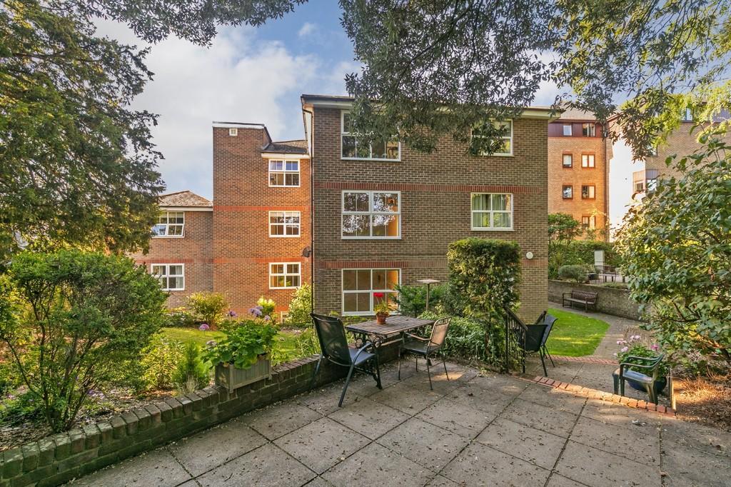 Tower Court, 67 Tower Street, Winchester, SO23 1 bed apartment for sale