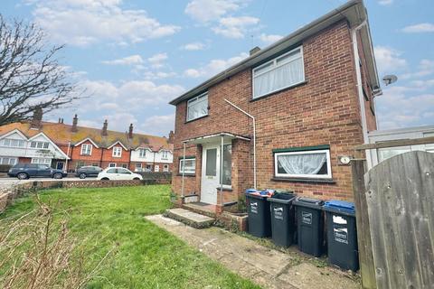 3 bedroom end of terrace house to rent, Chilham Avenue, Westgate