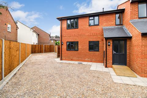 1 bedroom maisonette to rent, Ash Street, Aldershot, Hampshire, GU12