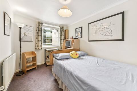 1 bedroom flat for sale - Orleans Court, 4 Douglas Street, London