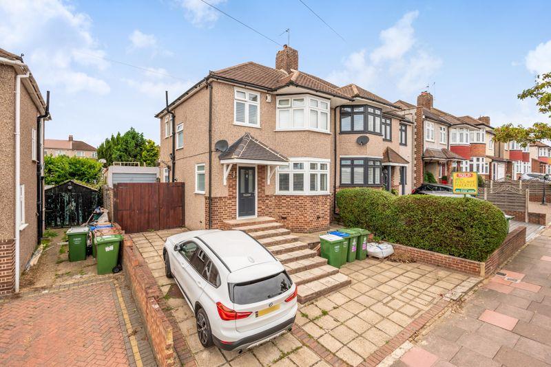 Kimberley Drive, Sidcup 3 bed semidetached house for sale £540,000