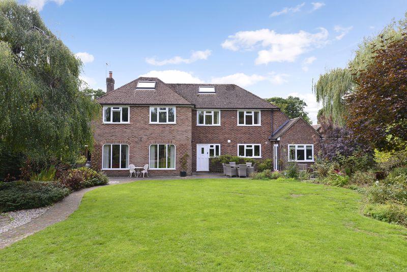 Woodlands Close, Cranleigh 4 bed detached house £1,050,000