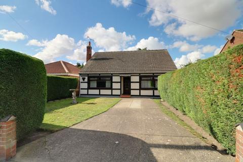 2 bedroom detached bungalow for sale - Vicarage Road, Wrawby, Brigg