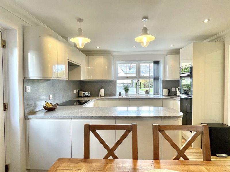 Kitchen / Dining...