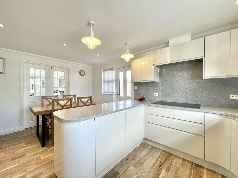 Kitchen / Dining...