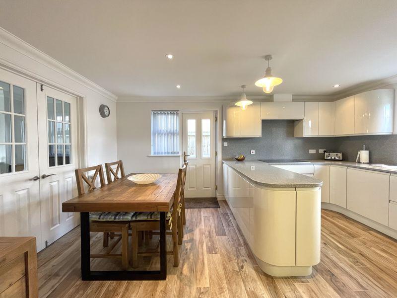 Kitchen / Dining...