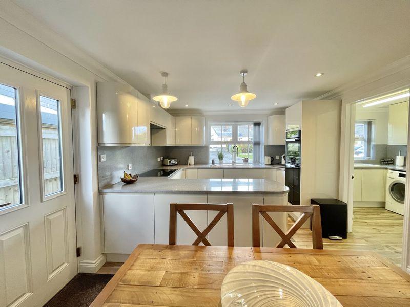 Kitchen / Dining...