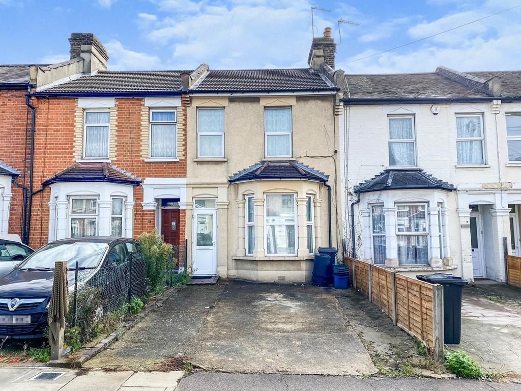Empress Avenue, ILFORD, IG1 3 bed terraced house for sale £500,000