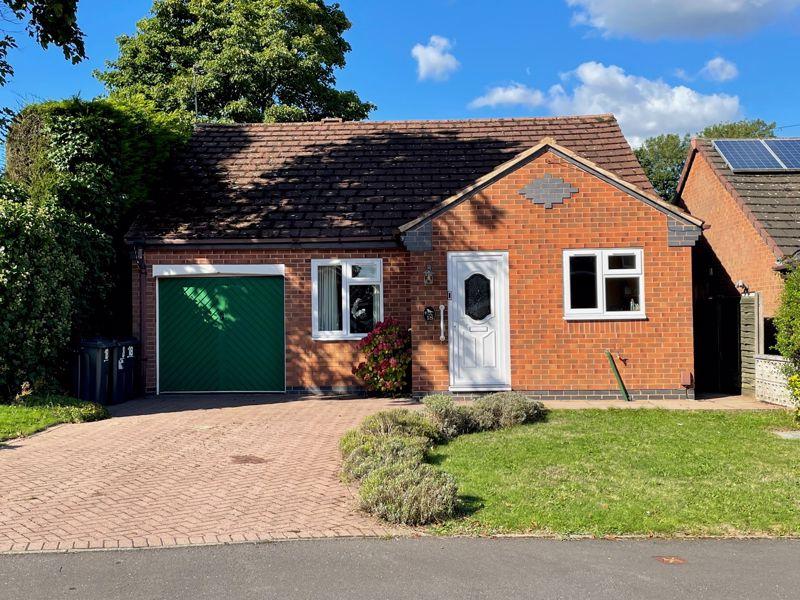 Charlecote Gardens, Sutton Coldfield, B73 5LS 2 bed detached bungalow