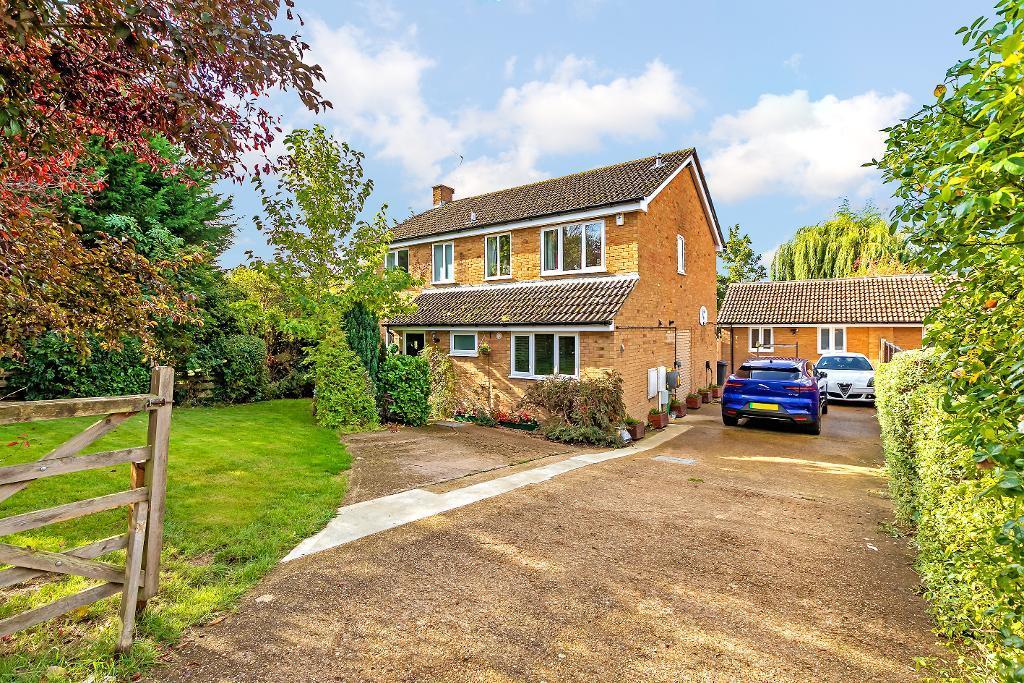 Sundon Road, Harlington, Bedfordshire, LU5 6LS 5 bed detached house for