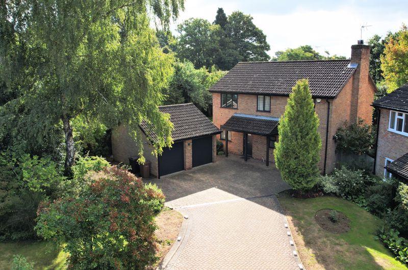 Twycross Road, Godalming 4 bed detached house £900,000