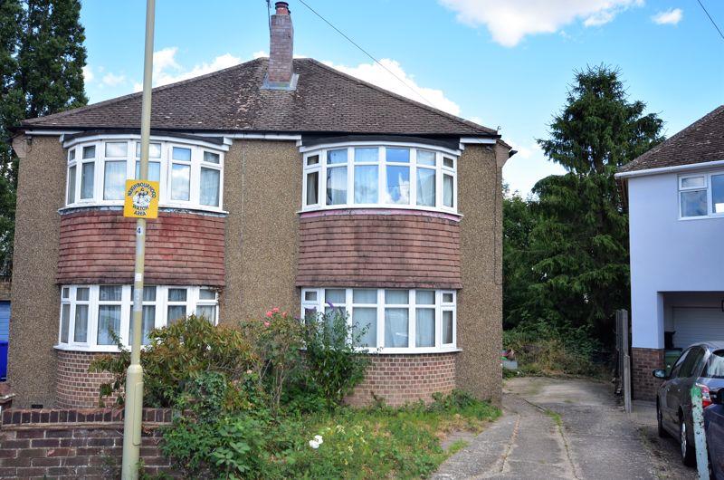 Gillian Avenue, Aldershot 2 bed semidetached house £325,000