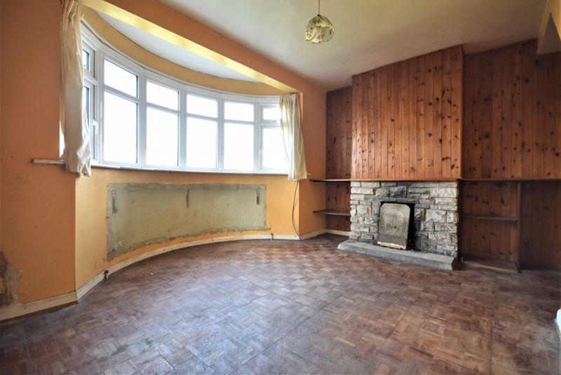 Gillian Avenue, Aldershot 2 bed semidetached house £325,000