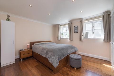 2 bedroom flat for sale - Byron Mews, London, NW3