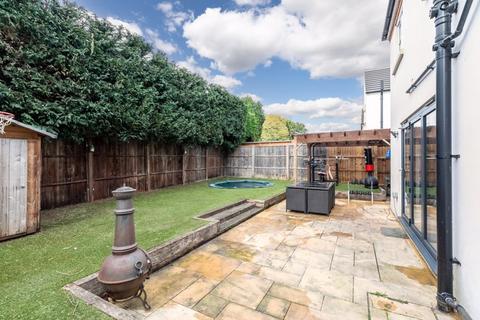 4 bedroom semi-detached house for sale, Sassoons Cottages, Walton-On-Thames