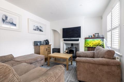 4 bedroom semi-detached house for sale, Sassoons Cottages, Walton-On-Thames
