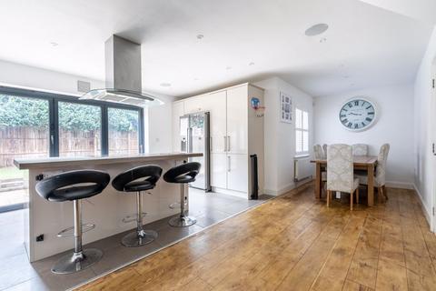 4 bedroom semi-detached house for sale, Sassoons Cottages, Walton-On-Thames