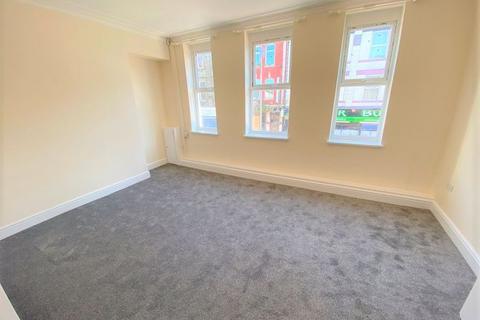 3 bedroom maisonette to rent, Commercial Road, Newport