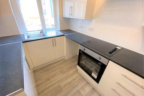 3 bedroom maisonette to rent, Commercial Road, Newport