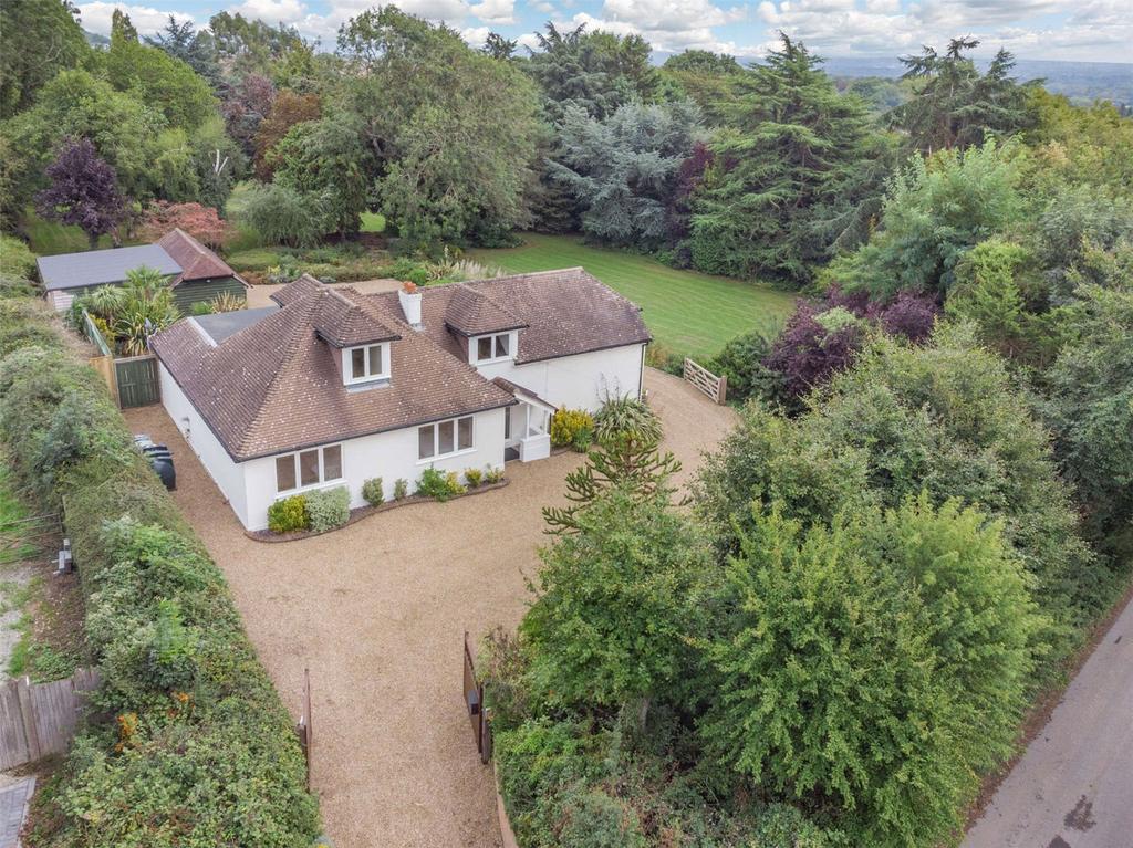 Taylors Lane, Trottiscliffe, West Malling, Kent 4 bed bungalow for sale