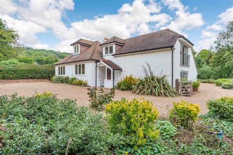 4 bedroom bungalow for sale, Taylors Lane, Trottiscliffe, West Malling, Kent