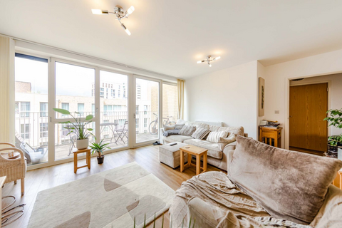 2 bedroom apartment to rent, Oxley Square, London, E3