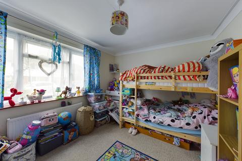 2 bedroom flat for sale, St. Johns Crescent, Canterbury