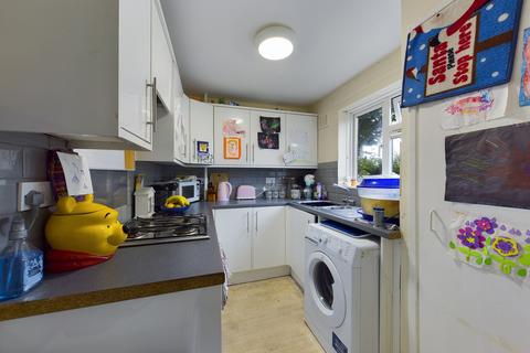 2 bedroom flat for sale, St. Johns Crescent, Canterbury