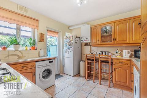 31 Claremont Road, Hornchurch, RM11 1BY