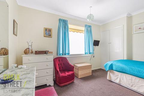 31 Claremont Road, Hornchurch, RM11 1BY