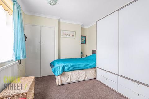 31 Claremont Road, Hornchurch, RM11 1BY