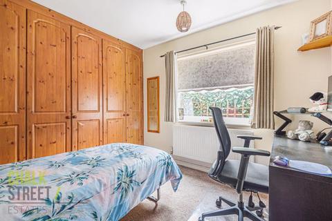 31 Claremont Road, Hornchurch, RM11 1BY