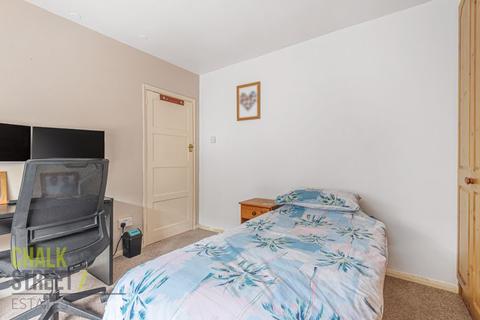 31 Claremont Road, Hornchurch, RM11 1BY