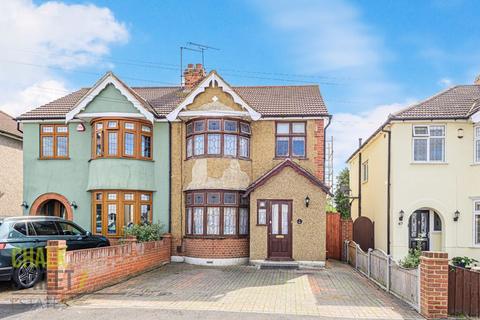 65 Kenilworth Gardens, Hornchurch, RM12 4SF