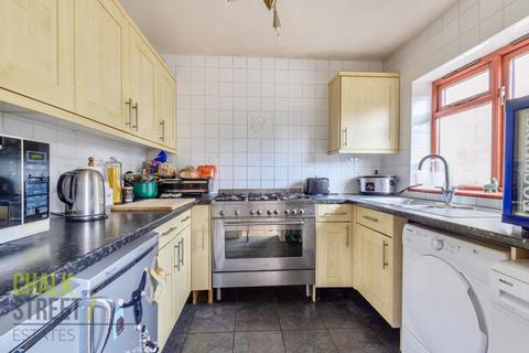 65 Kenilworth Gardens, Hornchurch, RM12 4SF