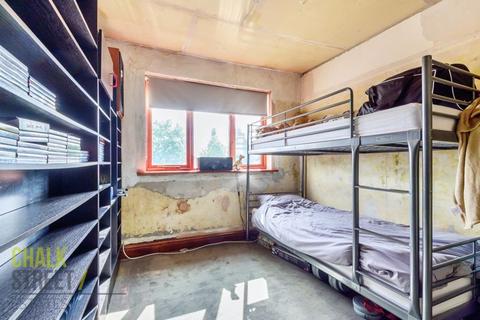 65 Kenilworth Gardens, Hornchurch, RM12 4SF