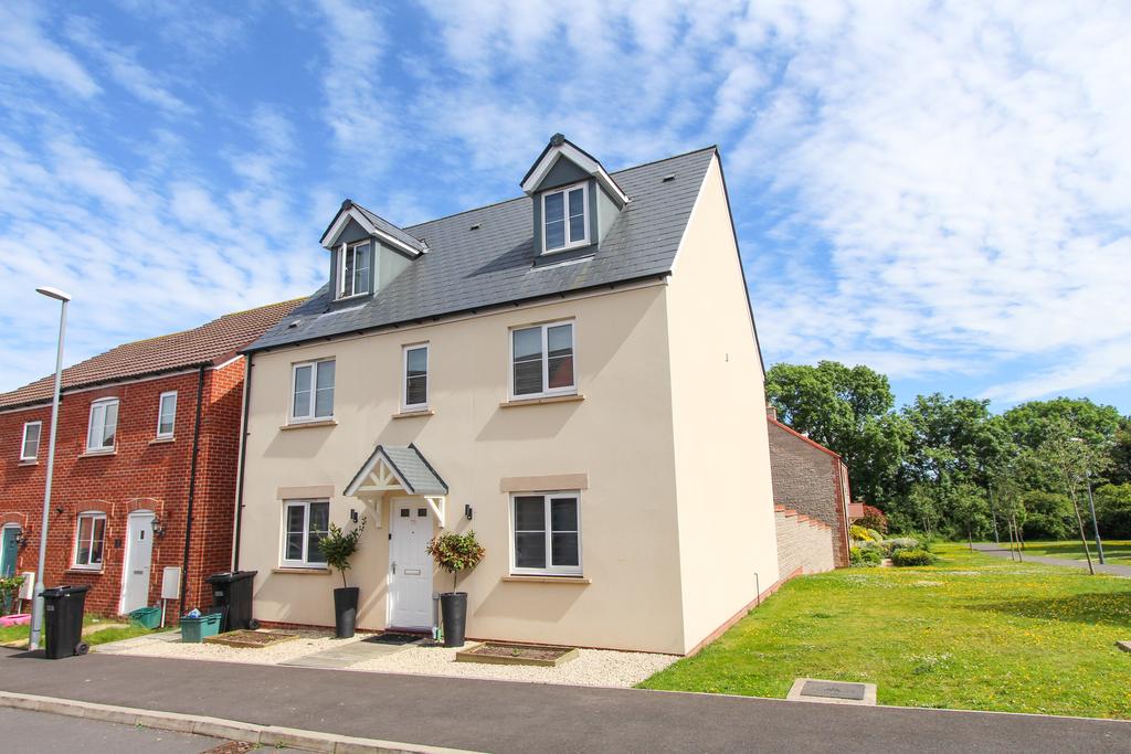 The Mead, Keynsham, Bristol, BS31 1FE 5 bed detached house £2,300 pcm (£531 pw)