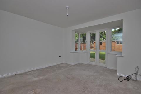 3 bedroom detached house for sale - Hampton Court Way, Widnes, WA8
