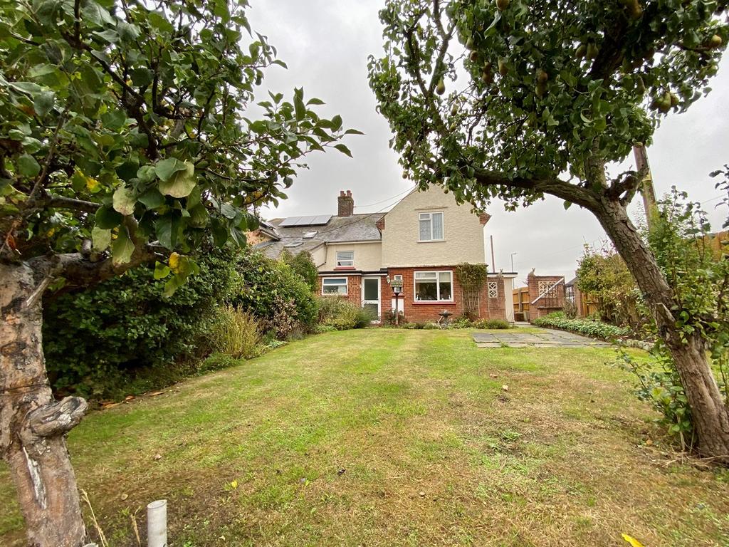 Poplar Hill, Stowmarket, IP14 3 bed semidetached house for sale £250,000