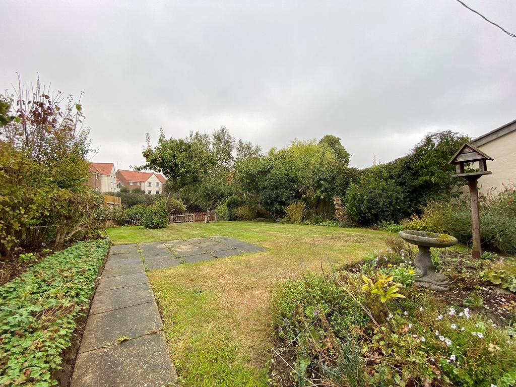 Poplar Hill, Stowmarket, IP14 3 bed semidetached house for sale £250,000