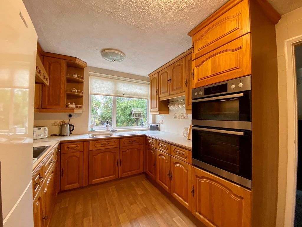 Poplar Hill, Stowmarket, IP14 3 bed semidetached house for sale £250,000