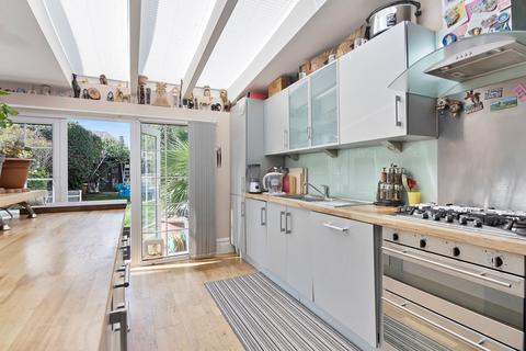 4 bedroom terraced house for sale - Clavering Road, Aldersbrook, London, E12